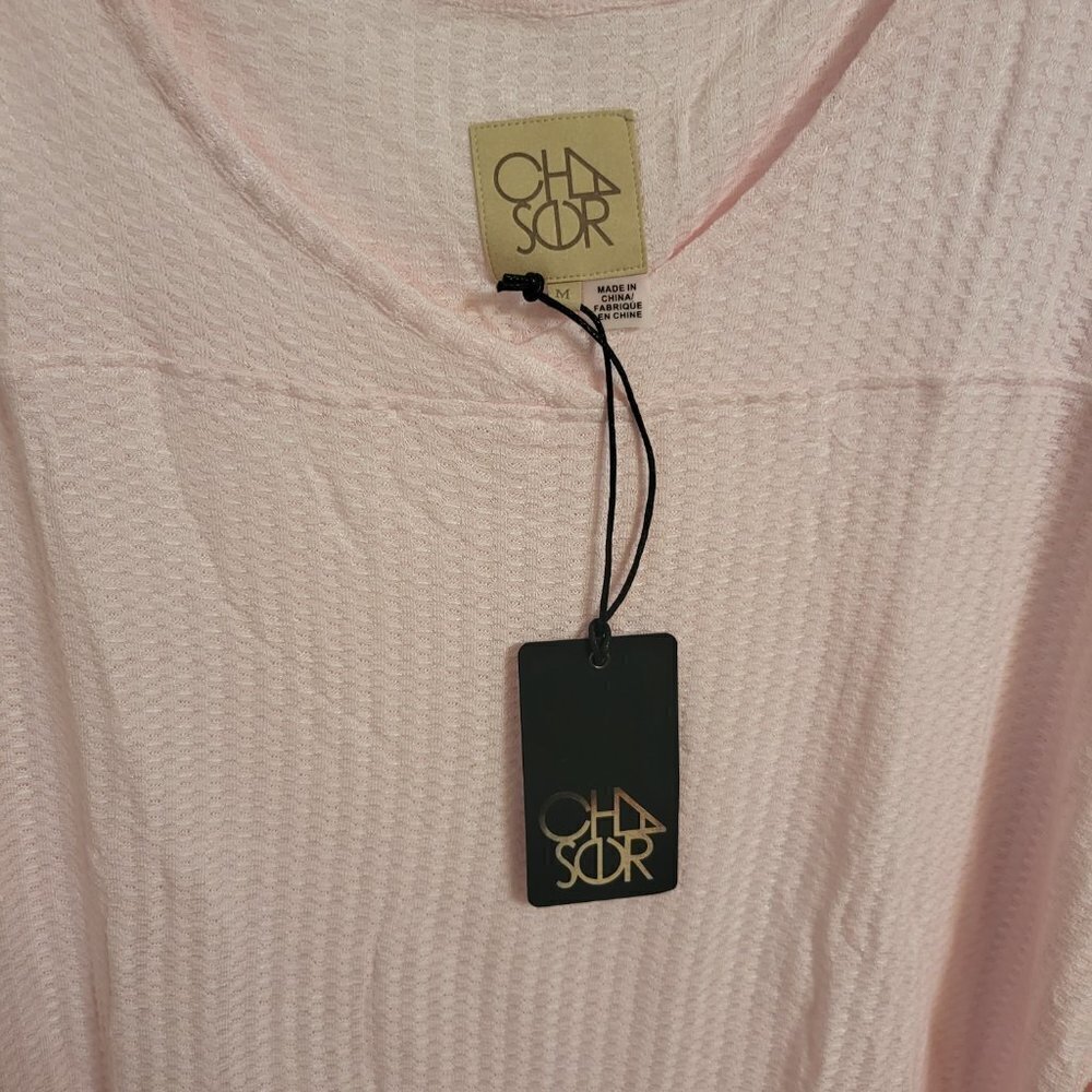 Chaser NWT Pink V-Neck Super Soft Pullover Sweater Top Size Medium - Picture 3 of 6